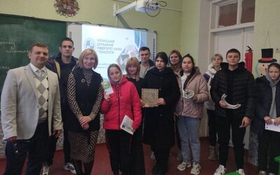 Профорієнтаційна робота кафедри XTKC та БМ  в Прядівському ліцеї