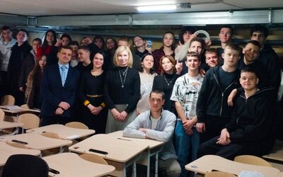 Зустріч викладачів кафедри XTKC та БМ ННІ УДХТУ з учнями Підгородненського ліцею №2